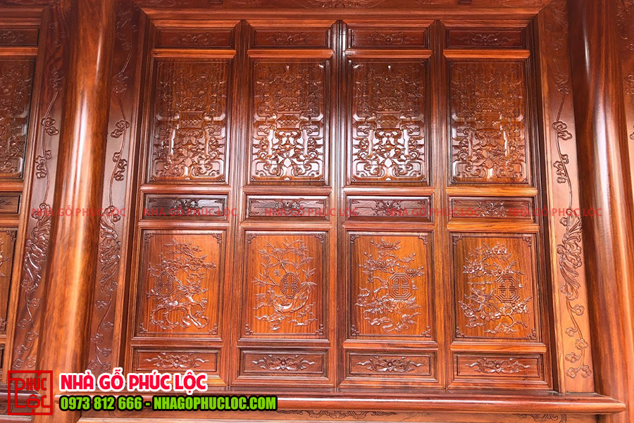 Phần cánh cửa bức bàn của nhà gỗ cổ truyền 