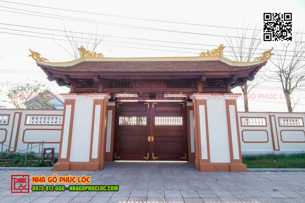 Cổng nhà từ đường mái ngói truyền thống Bắc Bộ