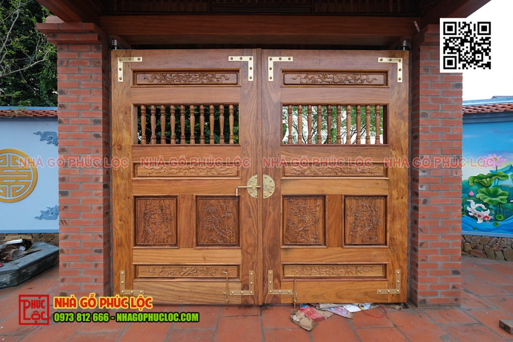 Cổng nhà thờ kết hợp đá ong và ngói cổ
